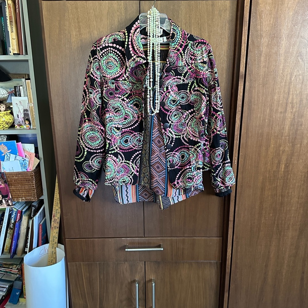 Colorful Geometric Patterned Blouse - Picture 4 of 4